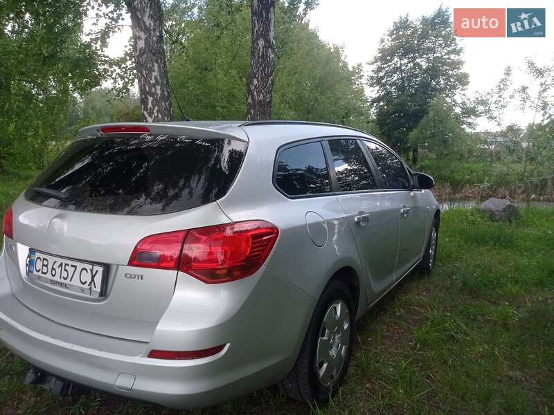 Универсал Opel Astra 2011 в Мене