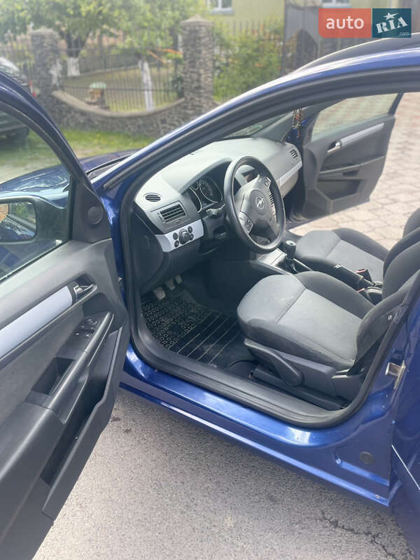 Універсал Opel Astra 2006 в Луцьку