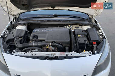 Універсал Opel Astra 2012 в 