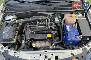 Хетчбек Opel Astra 2006 в 