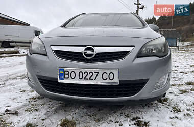 Універсал Opel Astra 2011 в Тернополі