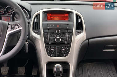 Универсал Opel Astra 2013 в 