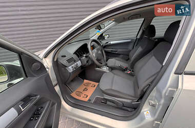Универсал Opel Astra 2005 в 