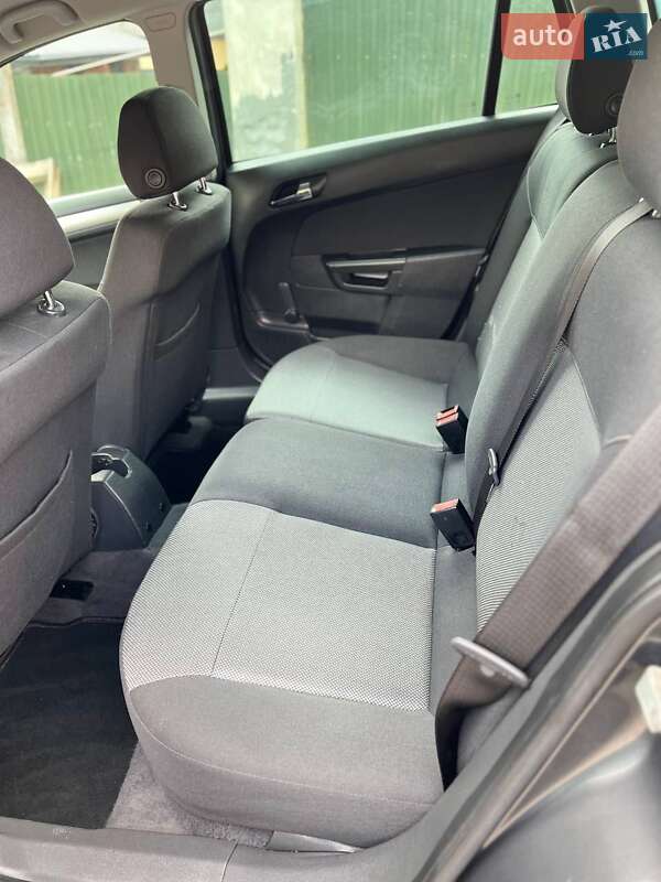 Універсал Opel Astra 2010 в Хмельницькому