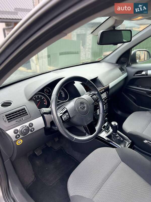 Універсал Opel Astra 2010 в Хмельницькому