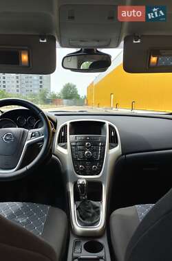 Универсал Opel Astra 2010 в 