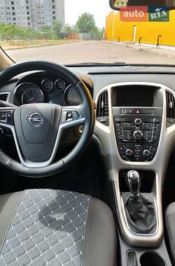 Универсал Opel Astra 2010 в 