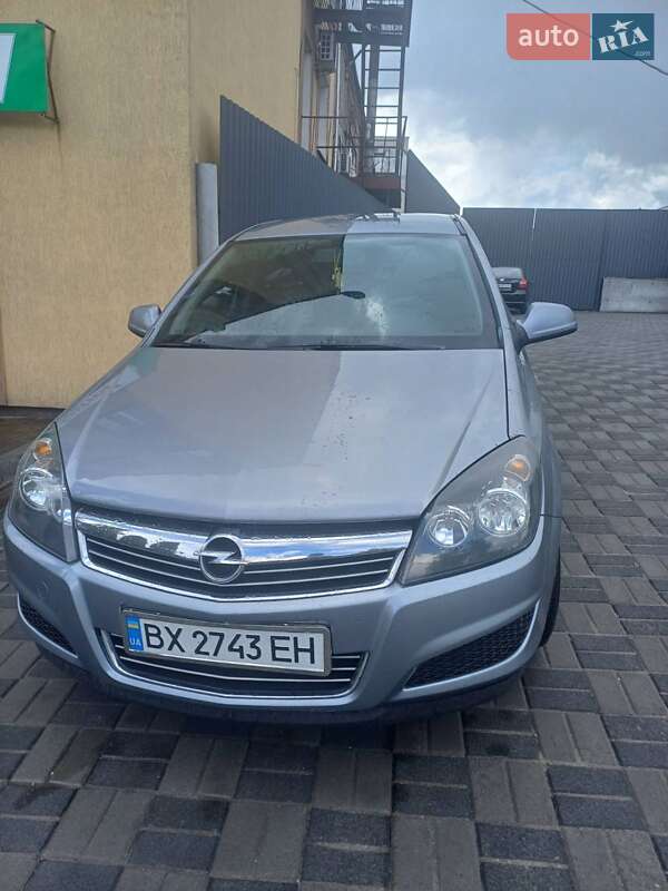 Opel Astra 2011