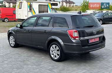 Универсал Opel Astra 2010 в 