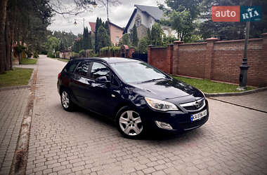 Универсал Opel Astra 2012 в Львове