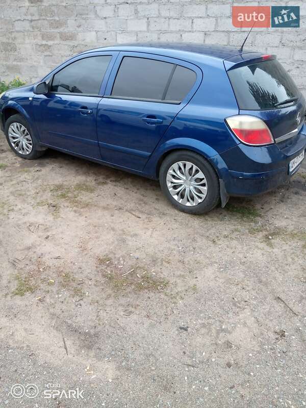 Хэтчбек Opel Astra 2004 в Малине