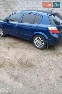 Хэтчбек Opel Astra 2004 в 