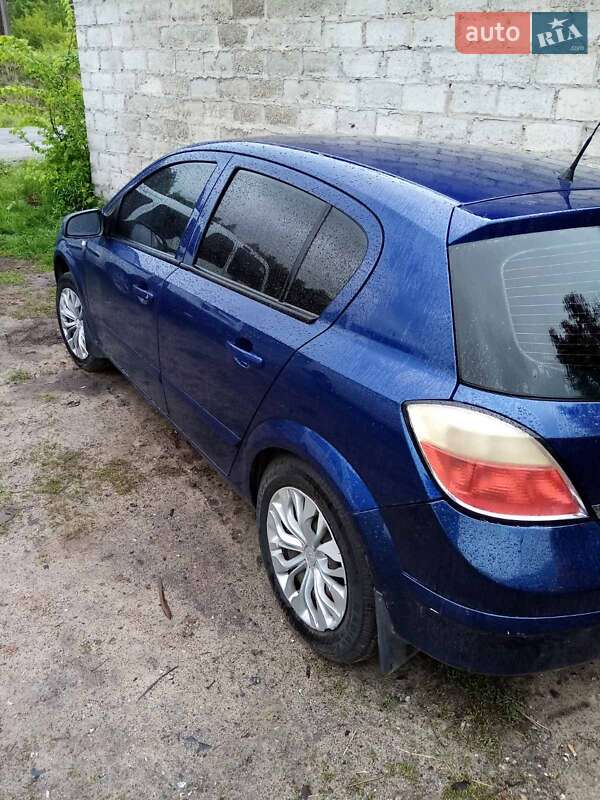 Хэтчбек Opel Astra 2004 в Малине