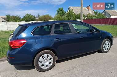 Универсал Opel Astra 2011 в Миргороде