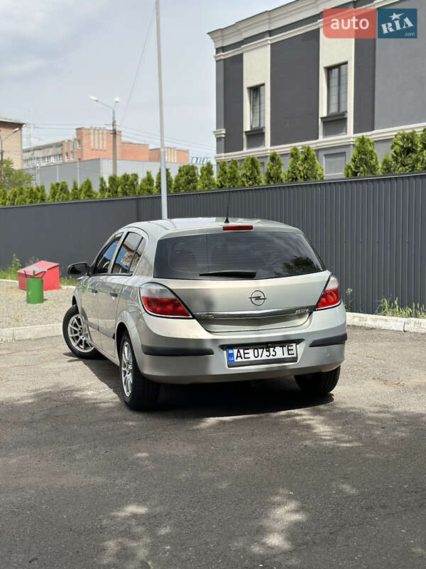 Хетчбек Opel Astra 2006 в Дніпрі