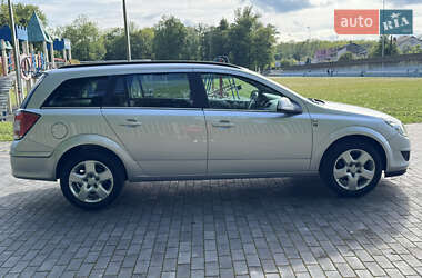 Универсал Opel Astra 2010 в 