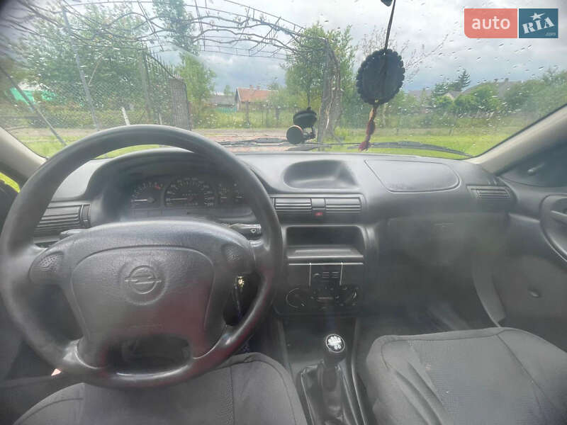 Универсал Opel Astra 1996 в Мостиске