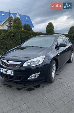 Универсал Opel Astra 2012 в Долине