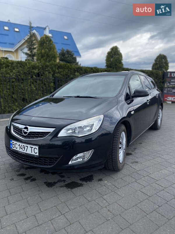 Универсал Opel Astra 2012 в 