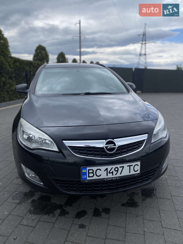 Универсал Opel Astra 2012 в Долине