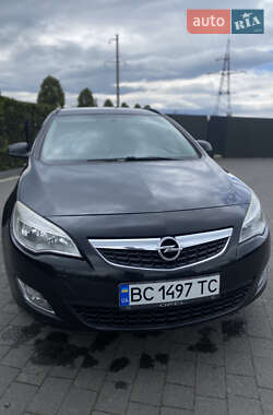 Универсал Opel Astra 2012 в 