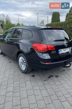 Универсал Opel Astra 2012 в 