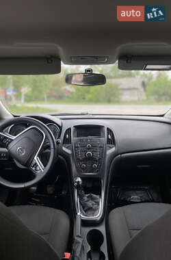Универсал Opel Astra 2012 в 