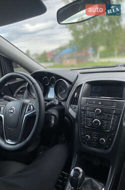 Универсал Opel Astra 2012 в 