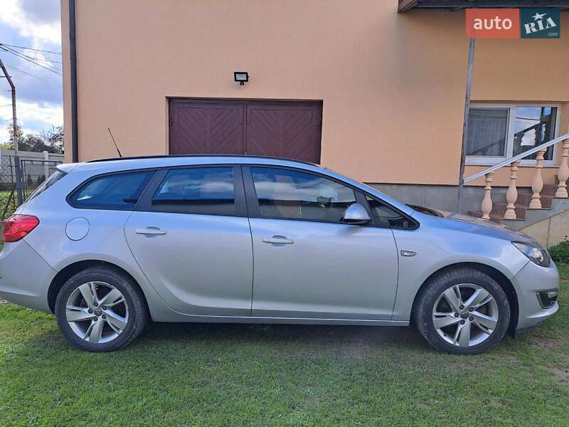 Универсал Opel Astra 2013 в Самборе