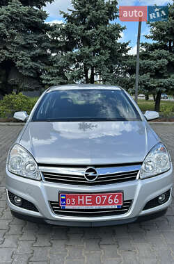 Хетчбек Opel Astra 2009 в 