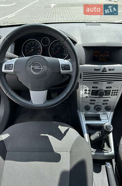 Хетчбек Opel Astra 2009 в 