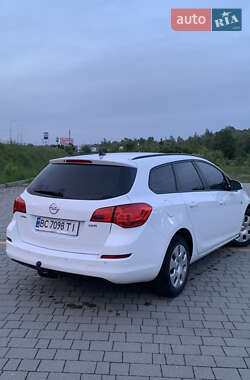 Універсал Opel Astra 2012 в 