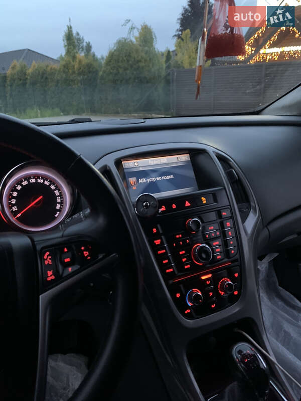Универсал Opel Astra 2012 в Стрые
