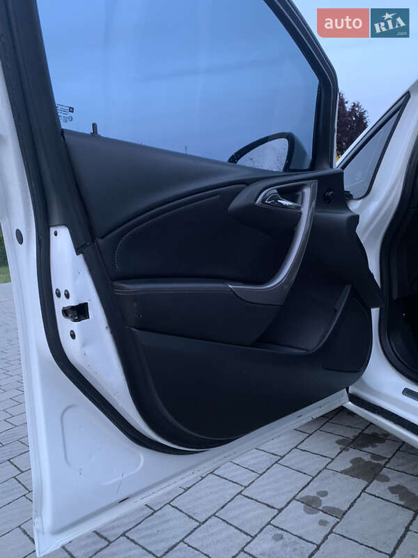 Универсал Opel Astra 2012 в Стрые