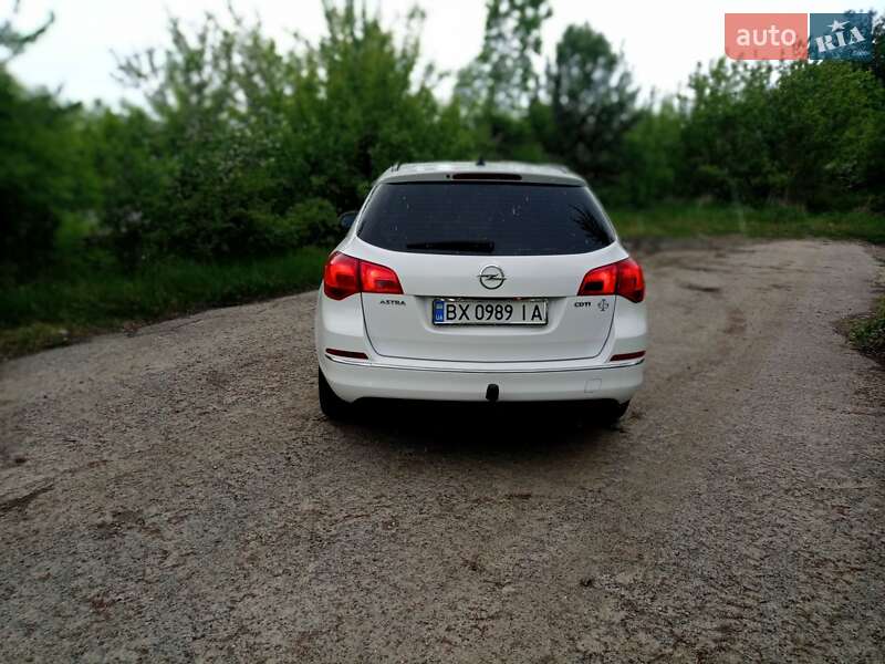 Универсал Opel Astra 2012 в Дунаевцах