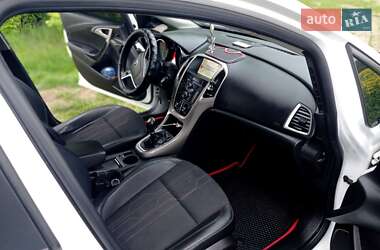 Универсал Opel Astra 2012 в 