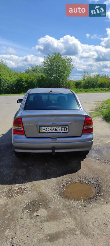 Седан Opel Astra 2006 в Самборі