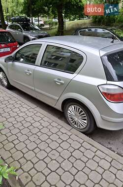 Хэтчбек Opel Astra 2004 в 