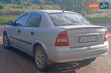Седан Opel Astra 2004 в 
