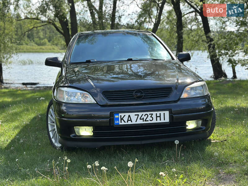 Хэтчбек Opel Astra 2001 в 