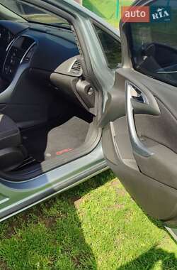 Универсал Opel Astra 2013 в 