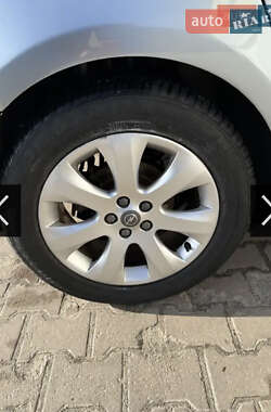 Хэтчбек Opel Astra 2011 в 