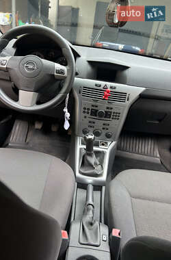 Седан Opel Astra 2011 в Виннице