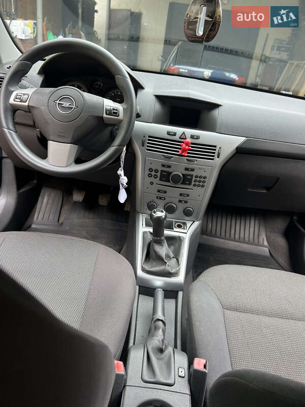 Седан Opel Astra 2011 в Виннице