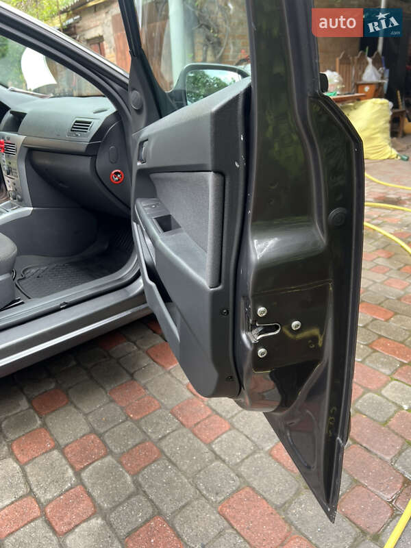 Седан Opel Astra 2011 в Виннице