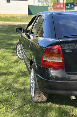 Хэтчбек Opel Astra 2001 в 