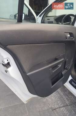 Універсал Opel Astra 2011 в 