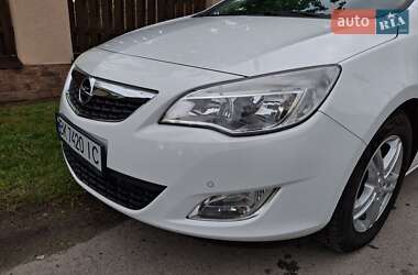 Хэтчбек Opel Astra 2011 в 