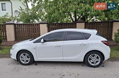 Хэтчбек Opel Astra 2011 в 