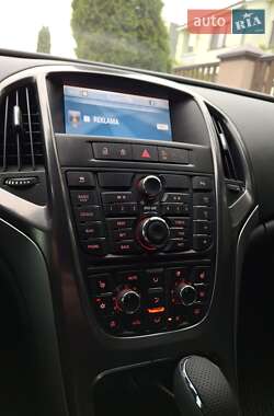Хэтчбек Opel Astra 2011 в 